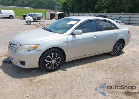 2010 Toyota Camry z USA, uszkodzony, nr VIN 4T1BF3EK2AU061357